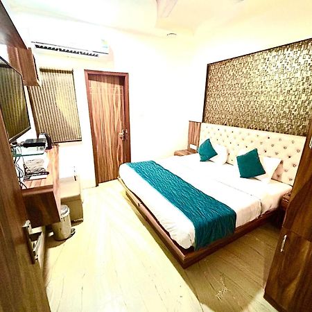 Отель The Tomar Hospitality Нью-Дели Экстерьер фото