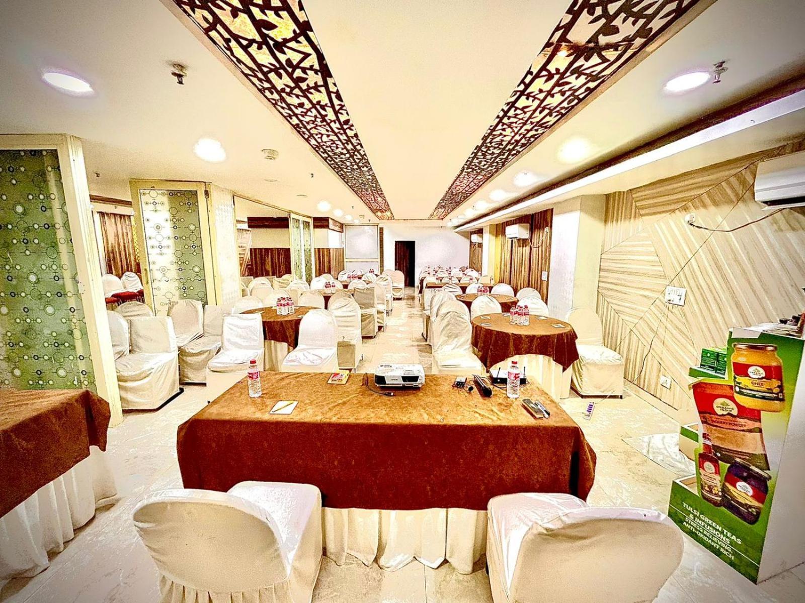 Отель The Tomar Hospitality Нью-Дели Экстерьер фото