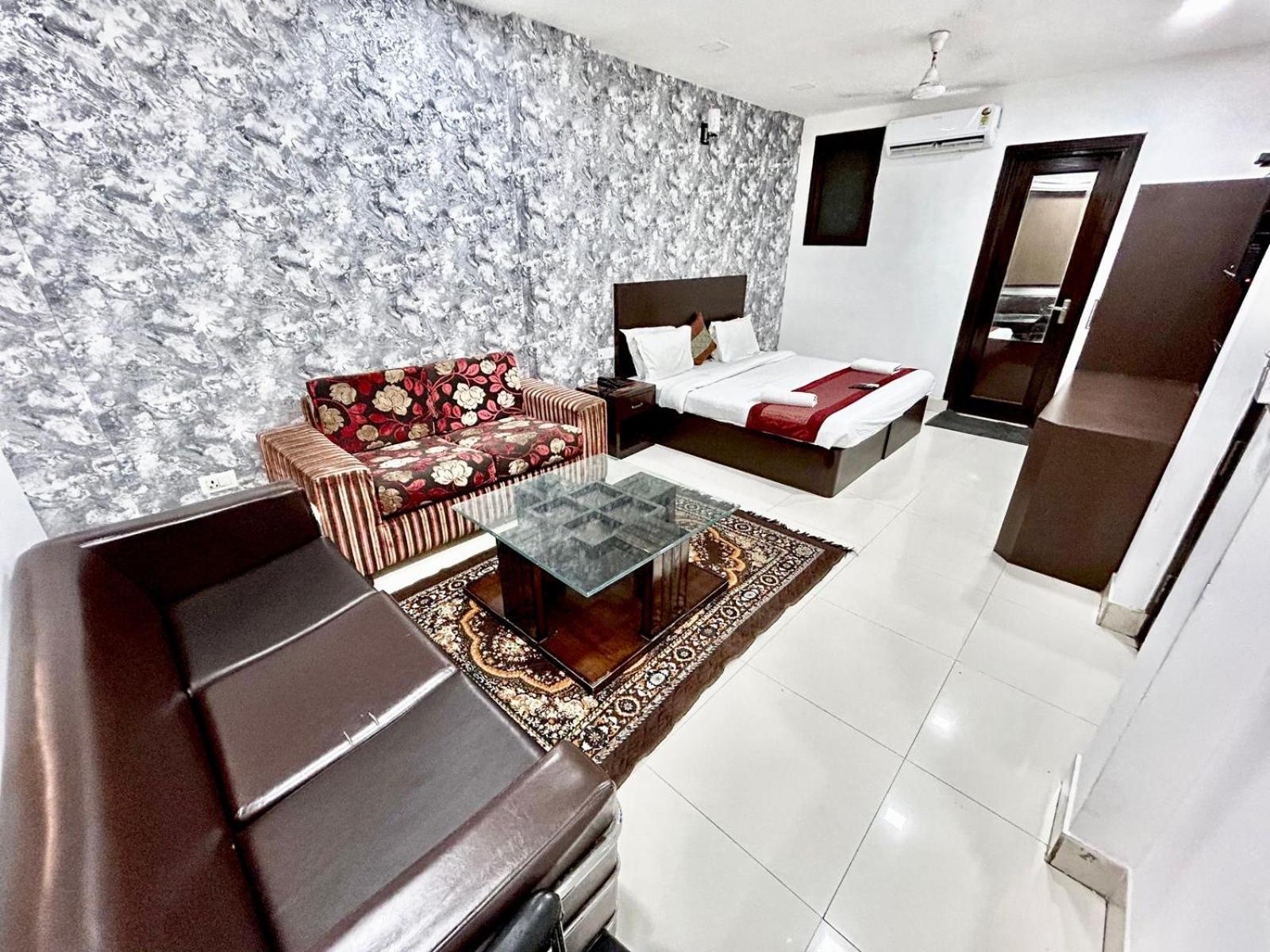 Отель The Tomar Hospitality Нью-Дели Экстерьер фото