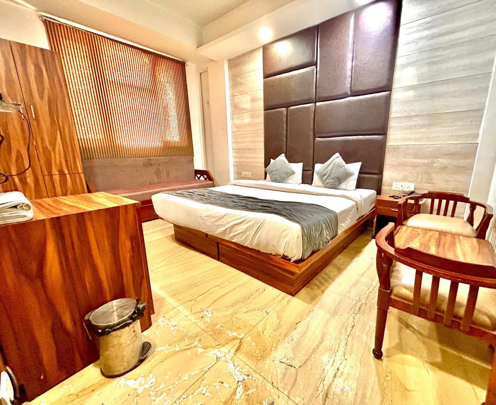 Отель The Tomar Hospitality Нью-Дели Экстерьер фото